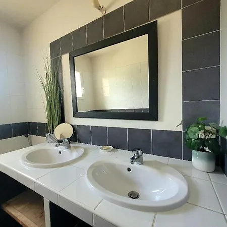 Maison Entre Vignes Et Piscine A 5 Mn Des Plages ! *